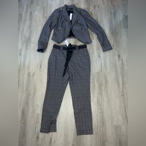 White House black market pant suit